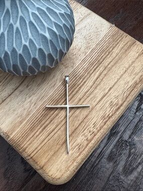 NWOT Classic Slim Sterling Silver Cross Pendant - Polished